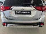 Mitsubishi Outlander Invite 4WD 2022 года за 19 900 000 тг. в Усть-Каменогорск – фото 3