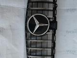 Mercedes-benz w205 c-class центральные решётки радиатора за 100 000 тг. в Алматы – фото 3