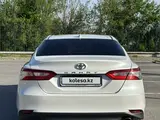 Toyota Camry 2020 года за 17 600 000 тг. в Шымкент – фото 3