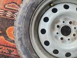 Зимный шина с дисками + колпак за 100 000 тг. в Шымкент – фото 3